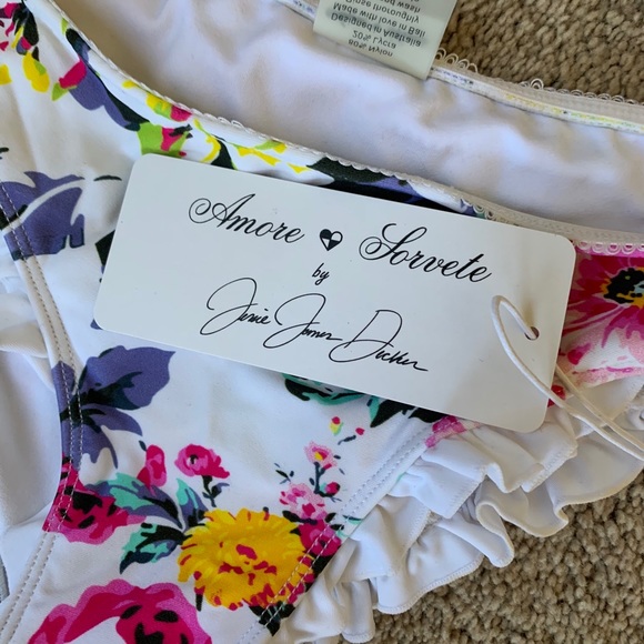 Jessie James Decker Amore and Sorvette Bikini - Picture 4 of 14